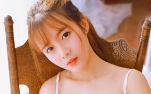 对男友喜欢变少,又喜欢上同事,我该咋选择呀 1