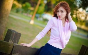 我老婆被同事追还偷偷联系,我心里难受怎么办 1