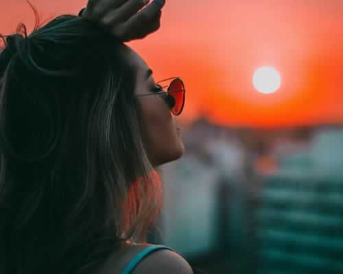 为什么老公出轨了，还和小三一起逼原配离婚，原配就是不肯离婚？_情感