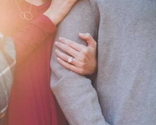 都说女追男，隔层纱，男生真的很好追吗？_情感
