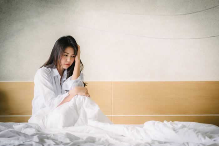 女人的出轨，无非是选择了一场镜花水月的游戏_情感