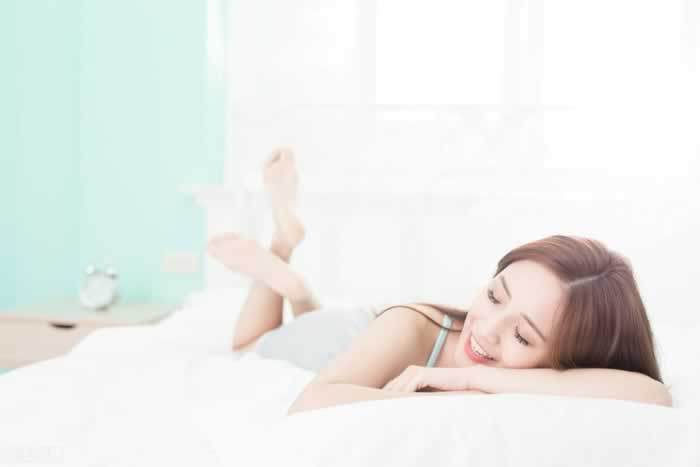 当下的力量：做一个现实的女人总要好过做一个痛苦的女人_情感
