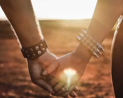面对感情的背叛，如果不离婚，该如何过好自己？_情感