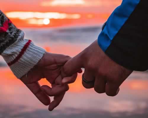 倒贴8年，他未娶妻，我很愧疚：婚外情图的是开心，何苦当真_情感