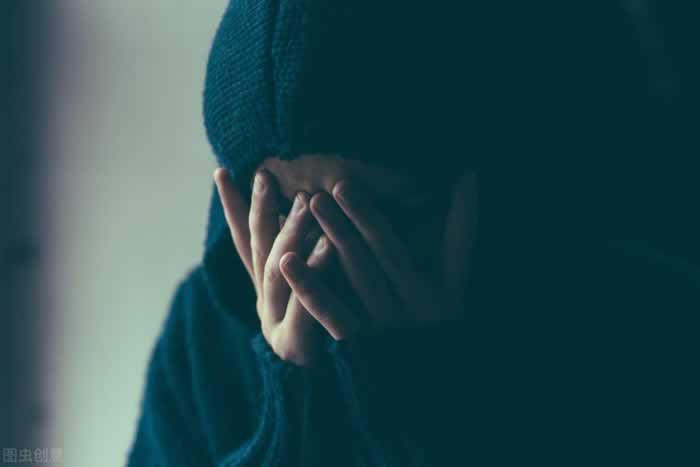 分手顿悟：你越是用尽心思讨好一个人，就会被伤害得越深_情感