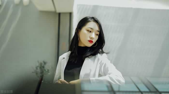 结婚后，又遇到真爱，女人该为婚外情人结束婚姻吗?？_情感