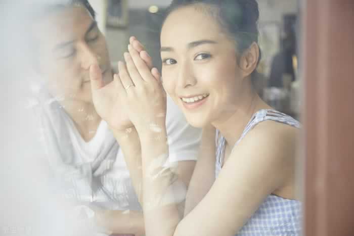 结婚后，又遇到真爱，女人该为婚外情人结束婚姻吗?？_情感