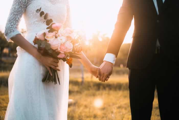 “中年之后，无性婚姻，压垮了我们的爱情”这2招或能帮你_情感