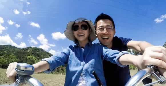 想要被男人宠爱？女人要这样“表里不一”：内心强大，外表柔弱_情感