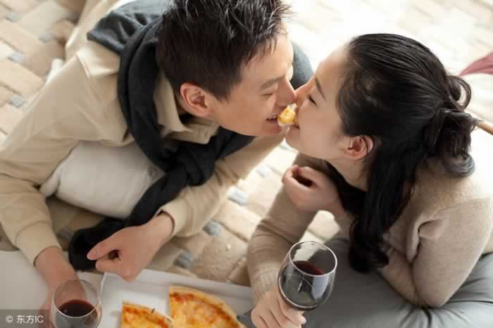 恩爱夫妻，常做的三件小事，很多人竟然不知道_情感