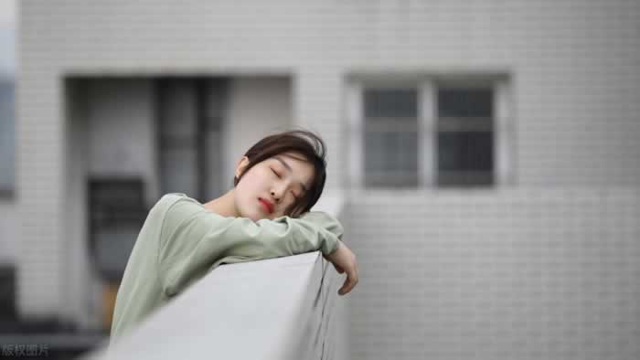 夫妻分居两地，如何解决距离危机？剖析男人分开时候的想法_情感
