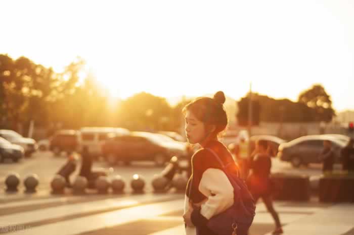 夫妻分居两地，如何解决距离危机？剖析男人分开时候的想法_情感