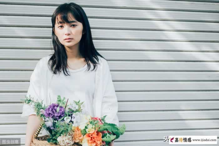 谈了一个男朋友，因为自己离过婚，内心感到特别自卑_情感