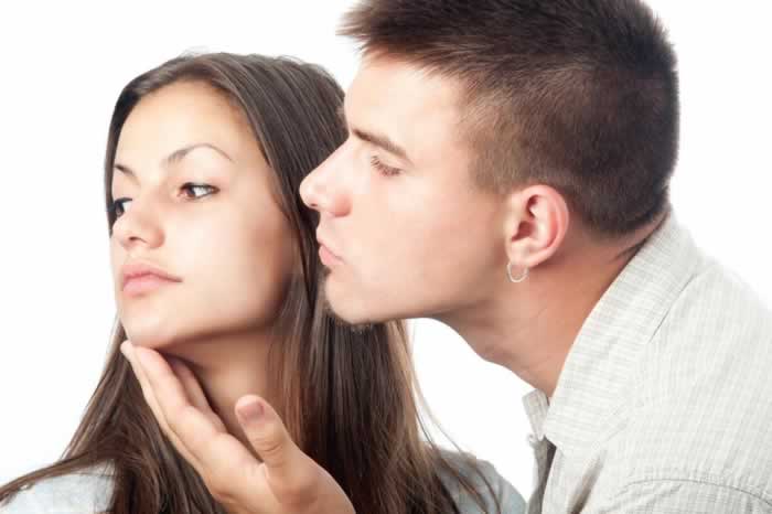 伤透了女友的心该如何挽回？快速挽回女朋友的方法_情感