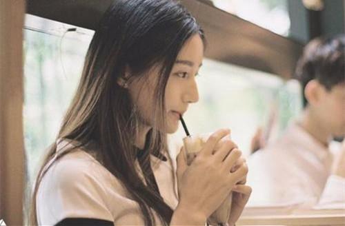 女生说自己不好看怎么回复能撩到她？_情感
