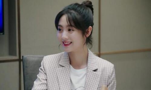 女人极力掩饰自己喜欢你的表现,看出她对你的喜欢_情感