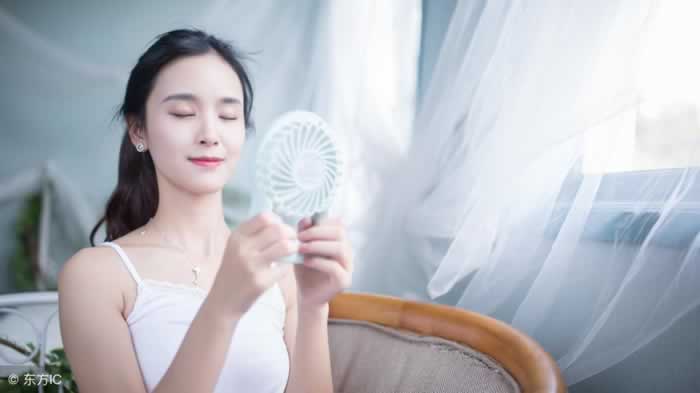 不要用冷战来结束吵架，你该主动挽回冰冷的沟通方式！_情感