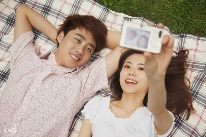 如何判断男生是不是再和你搞暧昧！_情感