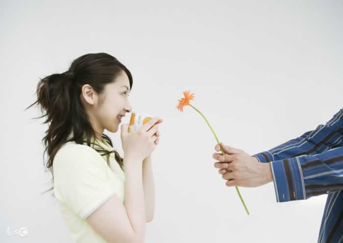 内向男生学好这几招！你也能被美女抢着要~_情感