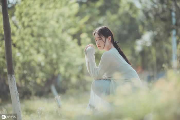男人对你有这些“小动作”，多半是不爱，只是玩玩而已_情感