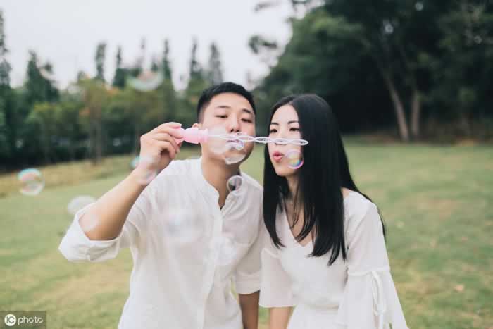 异性对你的这种表现，说明你对他已经不一样了_情感