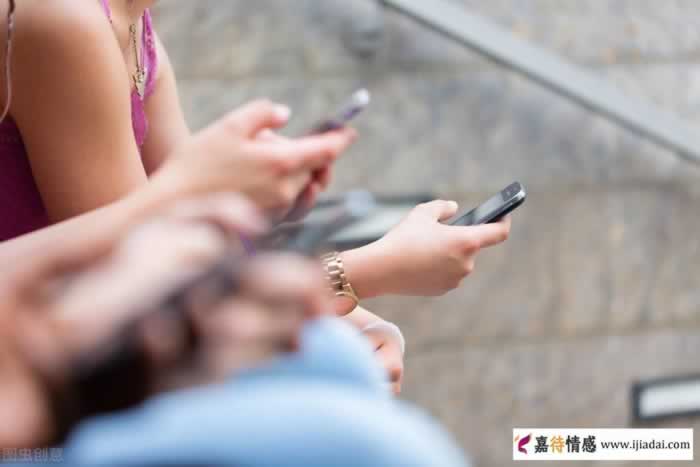 某男子打赏女主播13万元，这是欣赏还是真爱无价？_情感