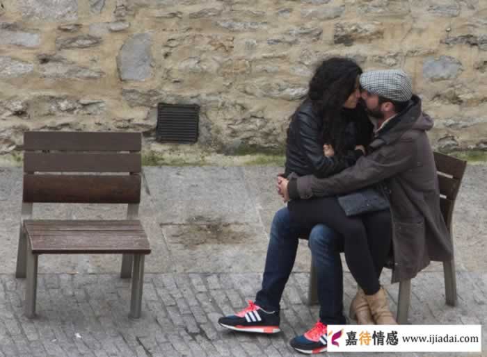 出轨男人对小三是这四种态度，说明他瞧不起小三，婚外情可以解决_情感