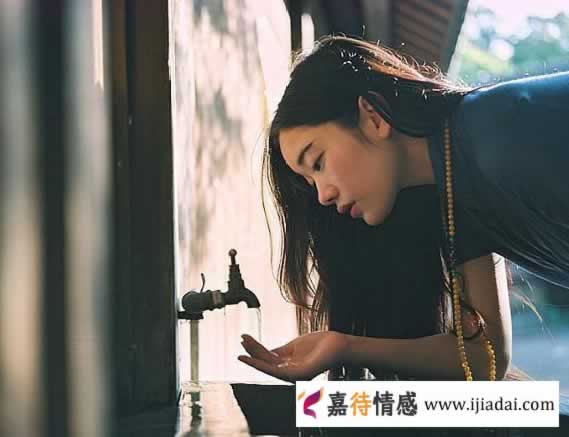 35岁剩女相亲条件：彩礼和车一个不少，房子还要加我名_情感