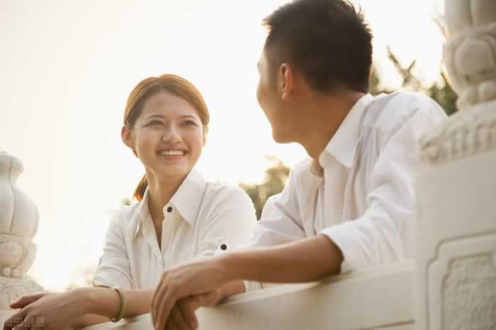 小三的致命一招：劝说原配不要跟出轨男离婚，自己只想恋爱_情感