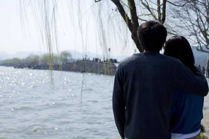 为爱而结婚的夫妻遭遇小三，在婚姻中寻求幸福，真的重要的吗？_情感