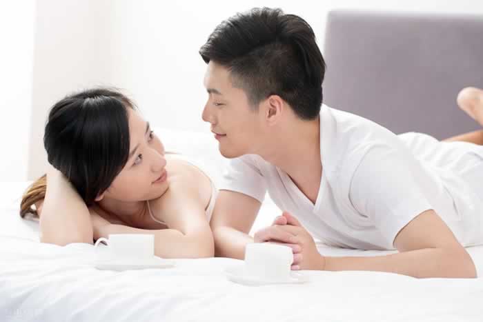 生了孩子的小三和婆婆一起联手赶走原配，原配如何霸气反击？_情感