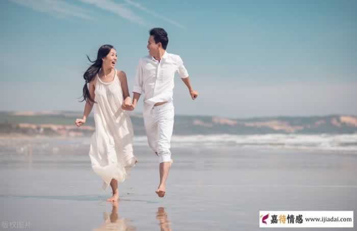 成年人交往潜规则：被“假性亲密”榨干的夫妻，最后都活成室友_情感