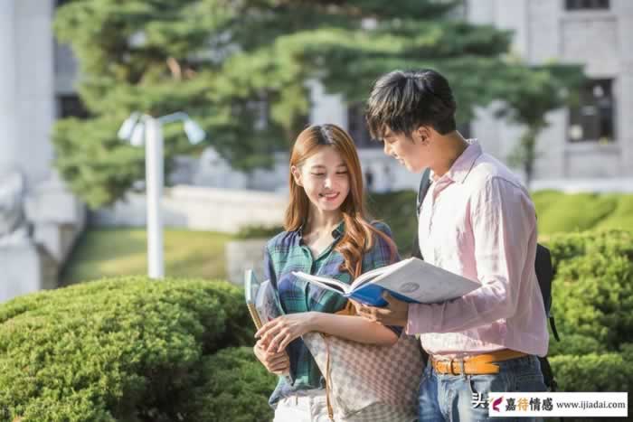 王蓉三娃妈火爆全网后引争议：已婚女性只能围着老公家庭孩子转？_情感