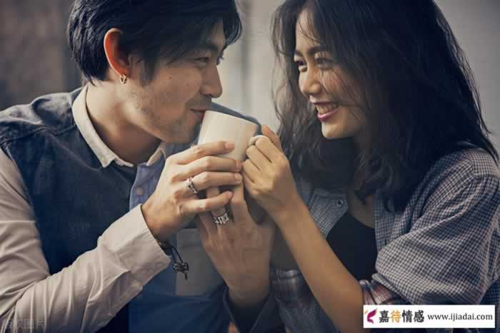 王蓉三娃妈火爆全网后引争议：已婚女性只能围着老公家庭孩子转？_情感