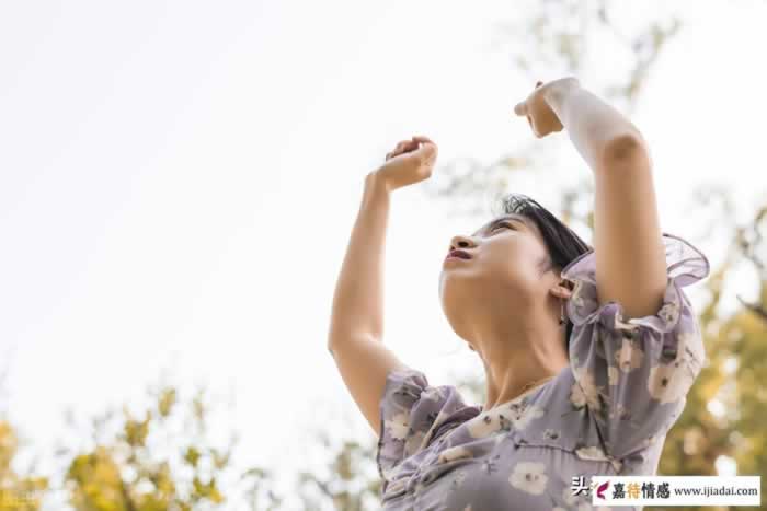 化解婚姻危机别靠哀求，走好这2步“棋”，才能真正破解婚姻死局_情感