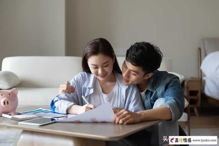 挤牙膏也能“挤”走婚姻？该如何避免因鸡毛蒜皮，而爆发的争吵？_情感