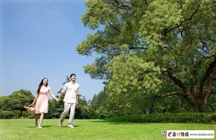 男人不回你消息时，无需一味卑微讨好，这样做他才会乖乖回头_情感