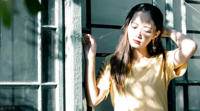 为什么女朋友总是删除拉黑你？_情感