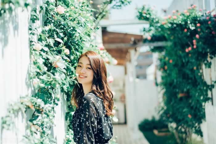 第一次约会，怎么牵女人的手不会被甩开？_情感