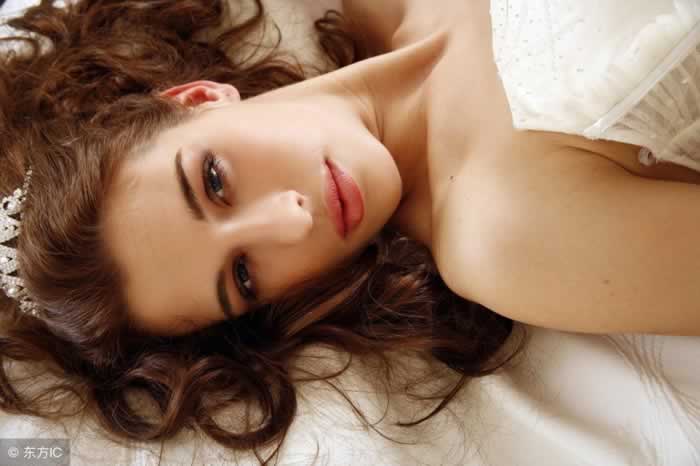 男人即使再爱一个女人，也不能为她做到这2点_情感