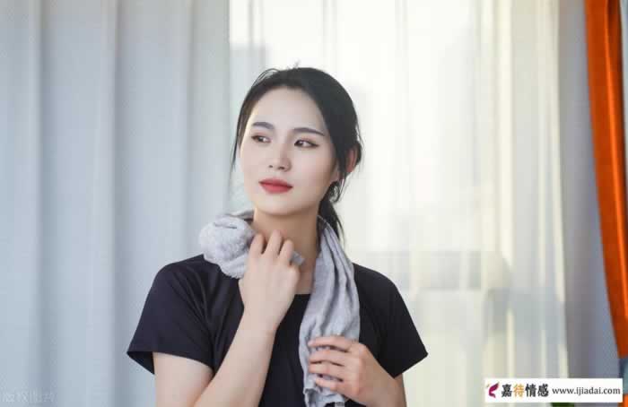 聪明的女人这样做，男人会更在乎你更爱你_情感