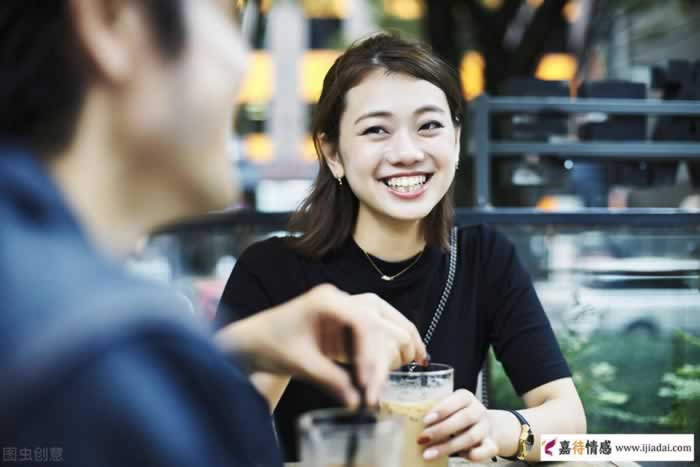 女人疯狂爱上你的3个肢体语言，尤其是第三个_情感