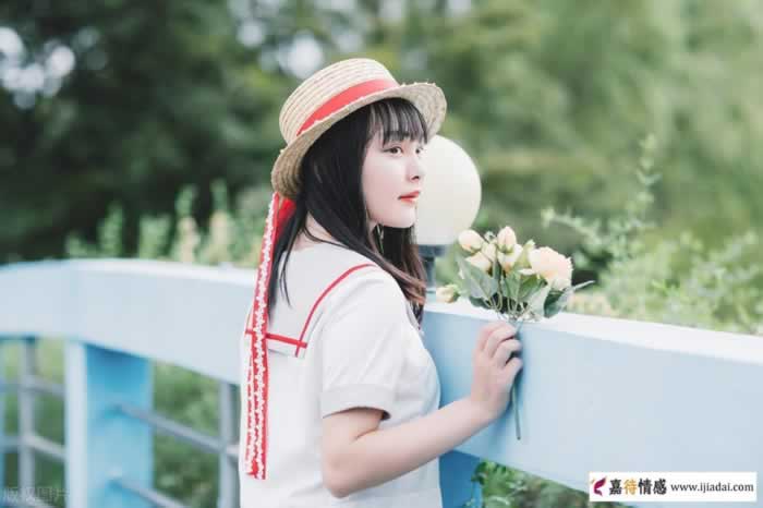 女人想让你追求她，会有这3种表现_情感
