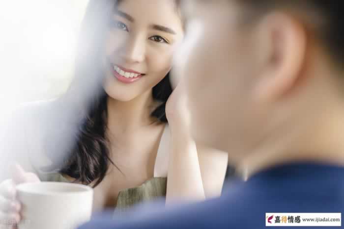男人越爱一个女人，在这3件事上越会“闭嘴”_情感
