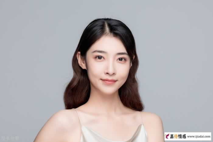 女人的这些“白痴”行为，别表现在男人面前_情感