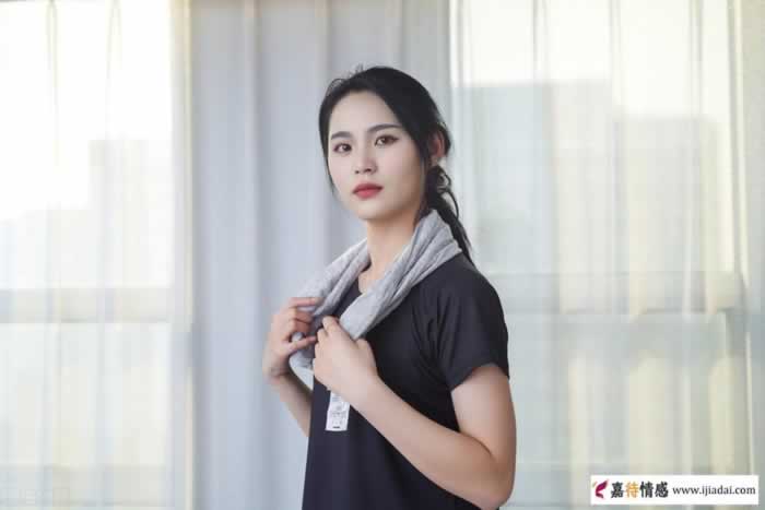女人的这些“白痴”行为，别表现在男人面前_情感