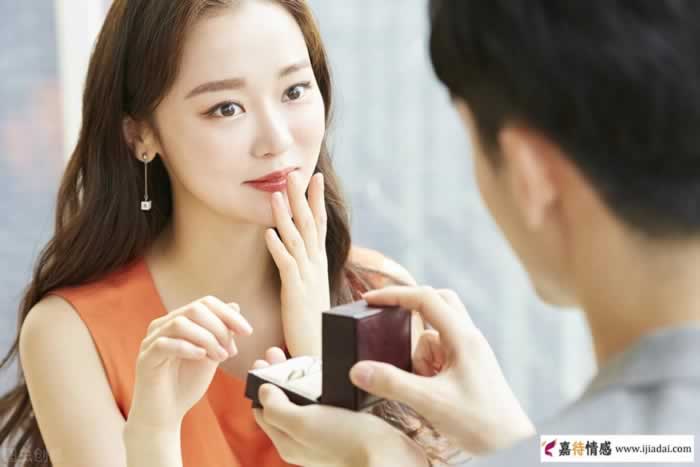 真正“会说话”的女人有这3个特征，能让男人爱得如痴如醉_情感