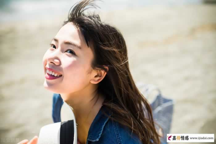女人动情后，想让你追她，会有这3个迹象_情感