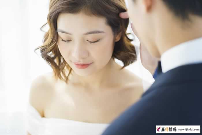 在男人心里，不喜欢化妆的女人，其实更有吸引力_情感