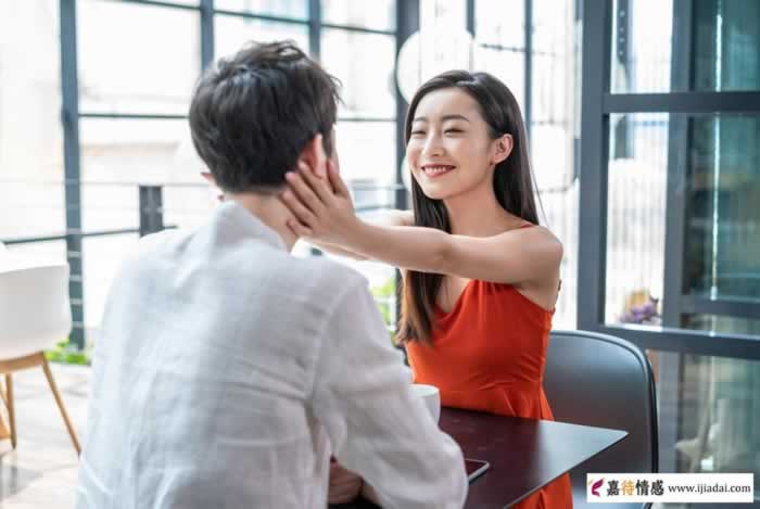 男人心里惦记你，会情不自禁地，为你做“这3件事”_情感